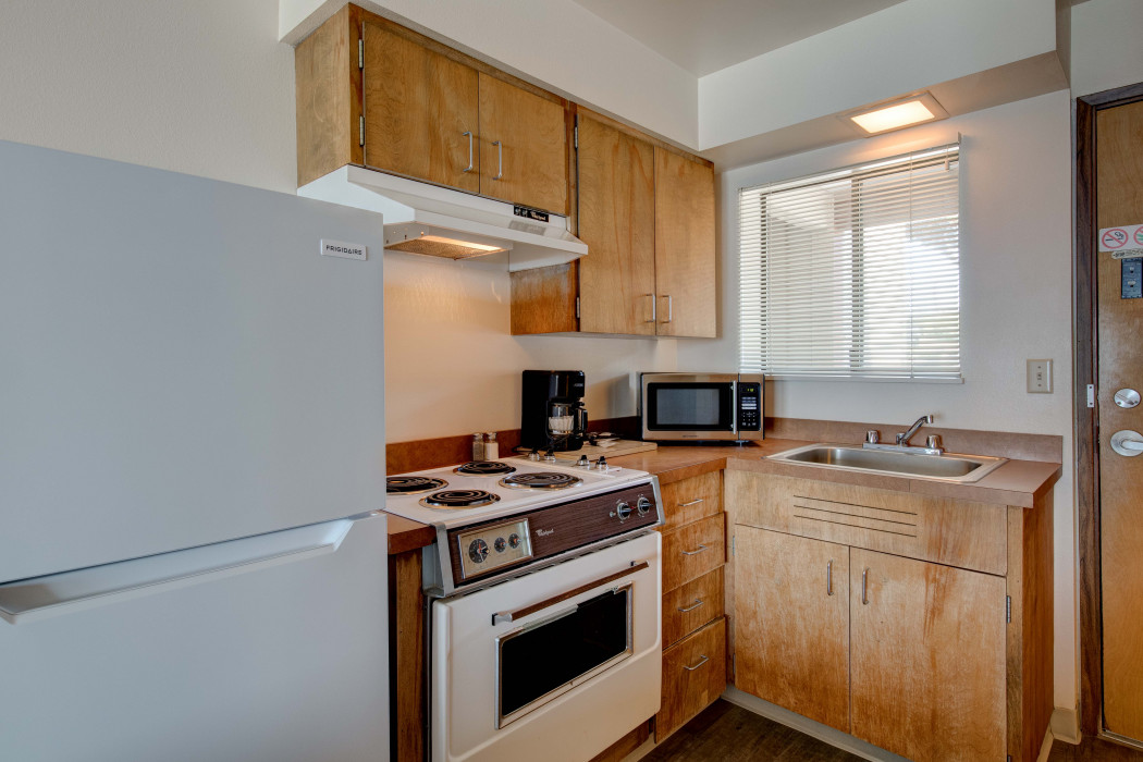 2 Queen Studio with Kitchen and Oceanview