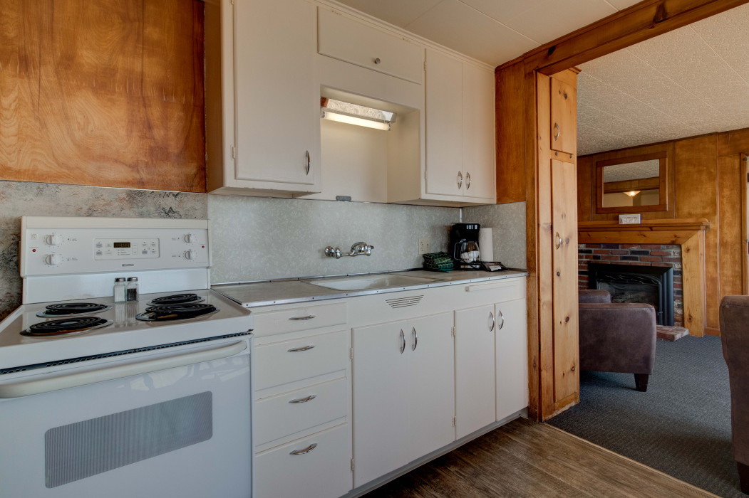 1 Queen Cottage with Kitchen and Oceanview