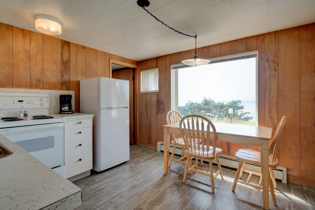 2 Bedroom Cottage with Kitchen and Oceanview