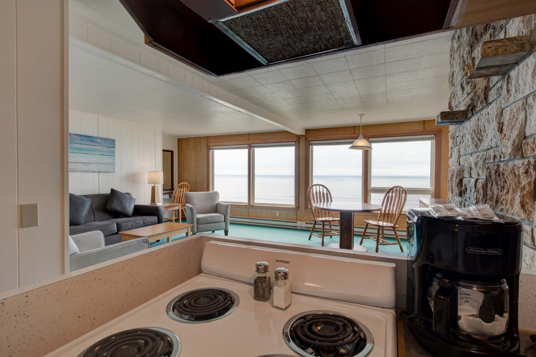 1 Bedroom Queen Cottage w/kitchen, Oceanview