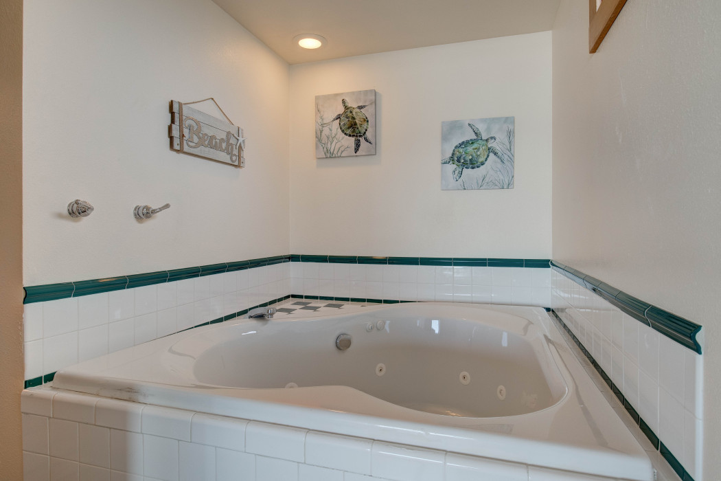 1 Bedroom Cottage with Jetted Tub and Oceanview